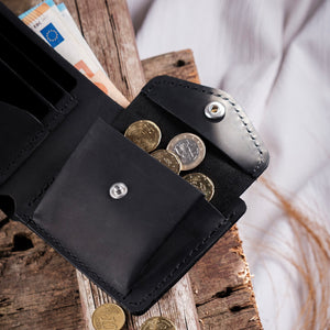 Dogaart Rio gift black crazy leather wallet coin pocket detail view showcasing premium craftsmanship