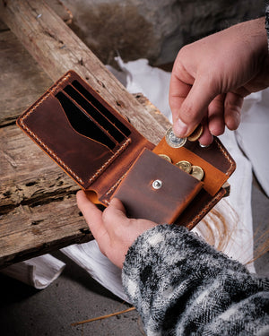 Dogaart Rio name engraved portable camel crazy leather wallet coins pocket usage demonstration for men